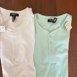 Forever 21 2 x Men’s V neck T shorts